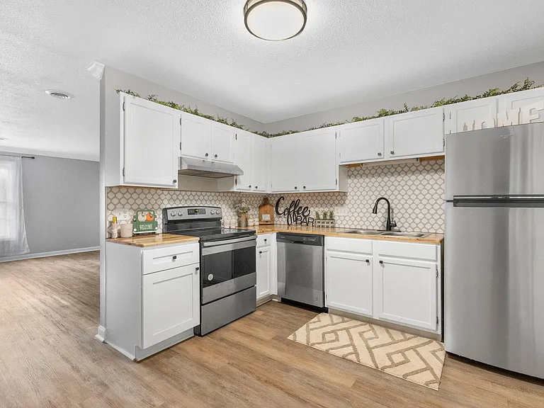 113 Arcadia Ln #B — Photo 2
