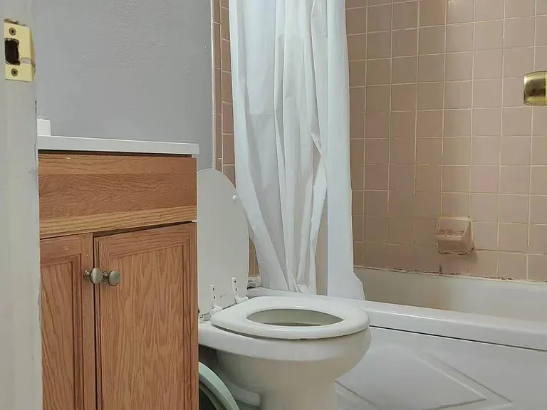 455 S Aiken Ave #8 — Photo 4