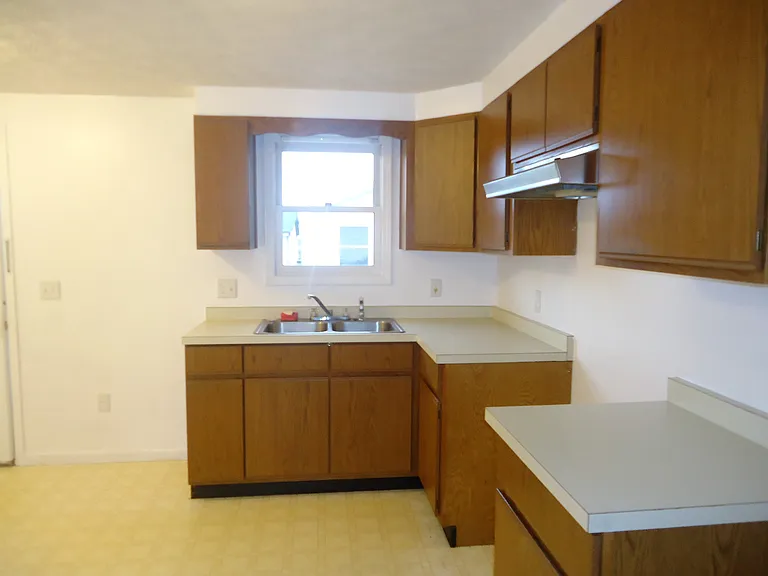 212 E Fairfax St — Photo 13