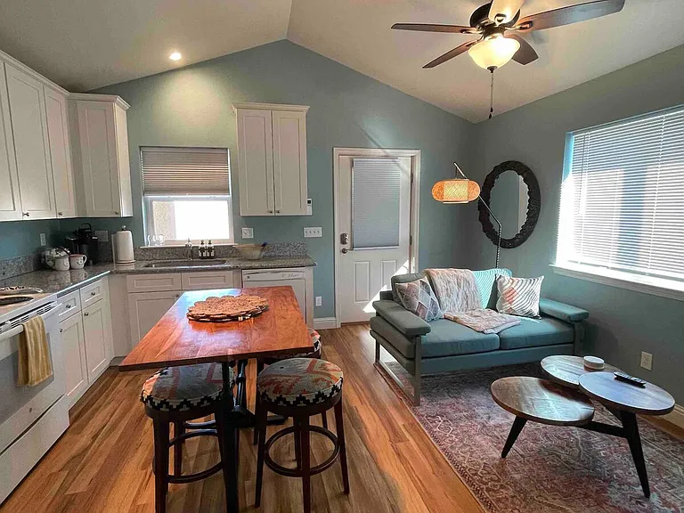 311 Cherry Ln #B — Photo 5