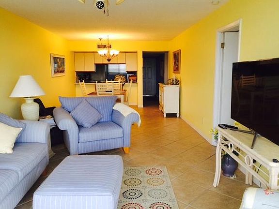 5th image of 300 Columbia Dr APT 1305