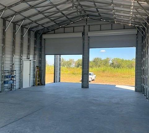 4th image of 22099 Sattler Rd