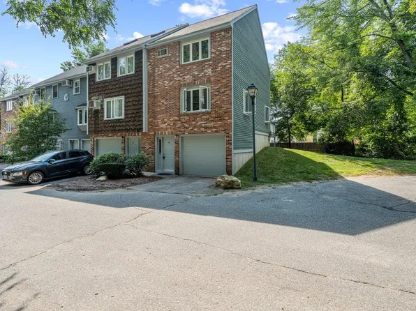50 Valley West Way, Manchester, NH 03102
