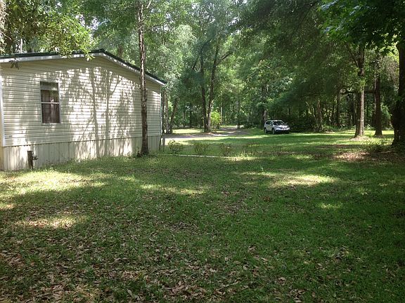 side looking to front lawn