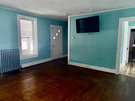 5th image of 455 Catherine St