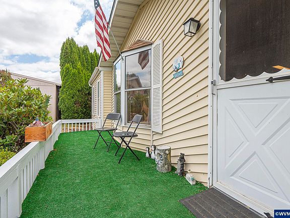 2nd image of 450 SE Lacreole Dr Unit 50