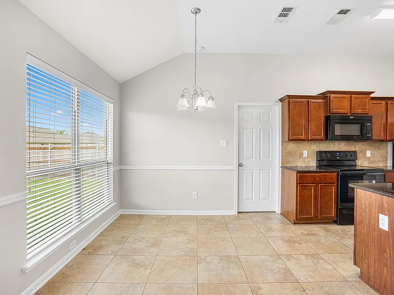 7925 Fieldstone Dr — Photo 8