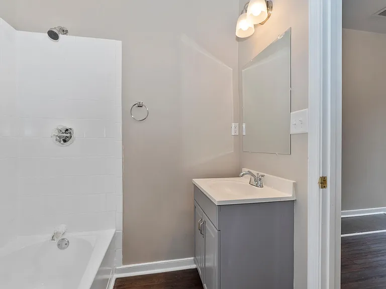 2413 Lamb Ave #4 — Photo 5