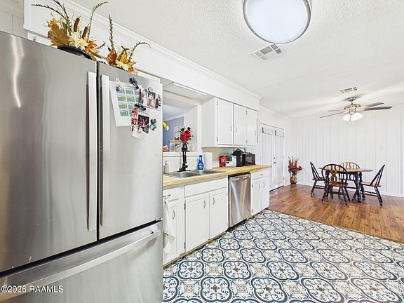 5th image of 2143 Academy Rd
