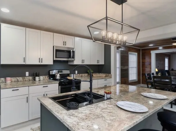 304 W Gilmer St, Ennis, TX 75119