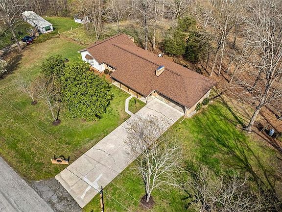 5th image of 5075 Lakeview Dr