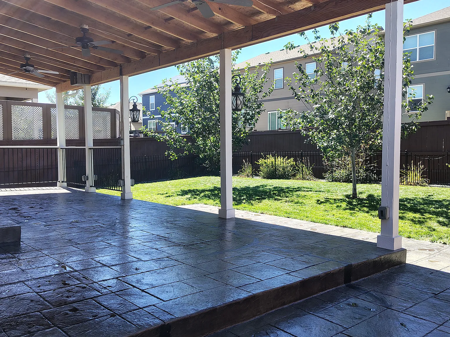 3 bed, 2.5 bath, 1961 sqft, $2,880 — Photo 2