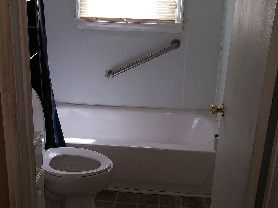 2nd image of 3715 Ludwig St