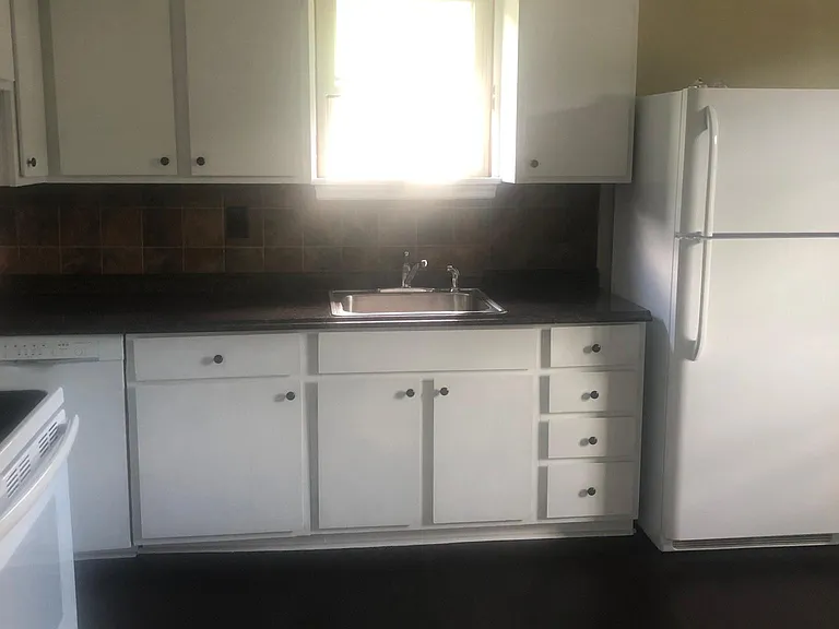 Eat-in Kitchen
