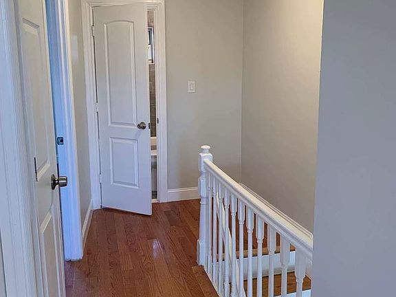 5th image of 3954 De Reimer Ave
