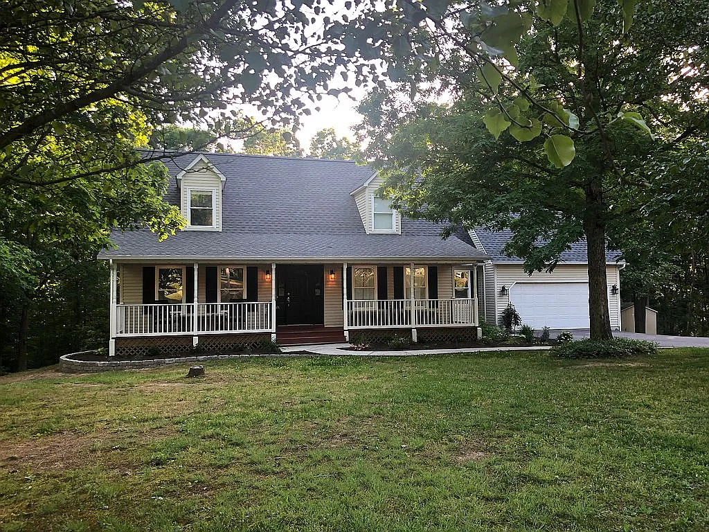 1124 Chantilly Ln photo 1