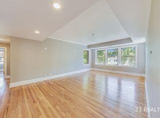 954 Pleasant St APT 3F, Oak Park, IL 60302