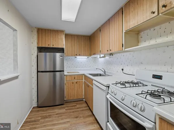 100 West Ave S #202-2B, Jenkintown, PA 19046