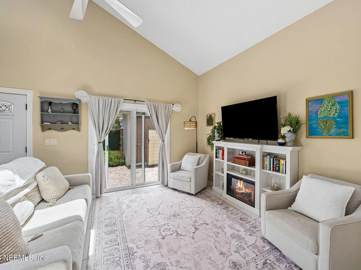 2 bed, 2.0 bath, 1035 sqft, $2,250 — Photo 1