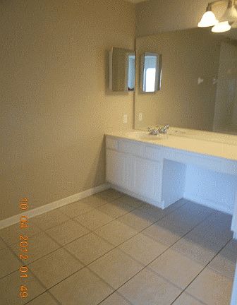 5th image of 946 Rock Harbor Ave