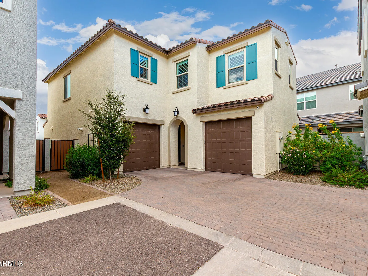 3 bed, 2.5 bath, 1963 sqft, $3,000 — Photo 1