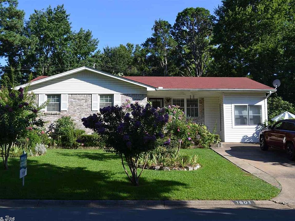 1st image of 1601 E Twin Lakes Dr