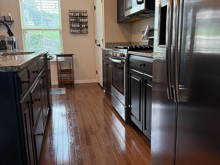 814 Oval Park Ln — Photo 3
