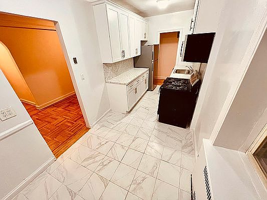 4th image of 11040 72nd Ave APT 1B