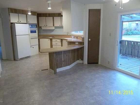 5th image of 549 SE Reef Ave