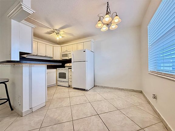 3rd image of 22 SE 3rd Ter APT 7