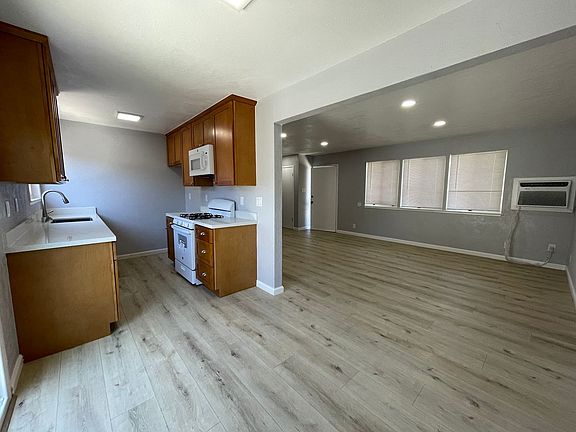 4th image of 1500 Lacey Ct #T00-2