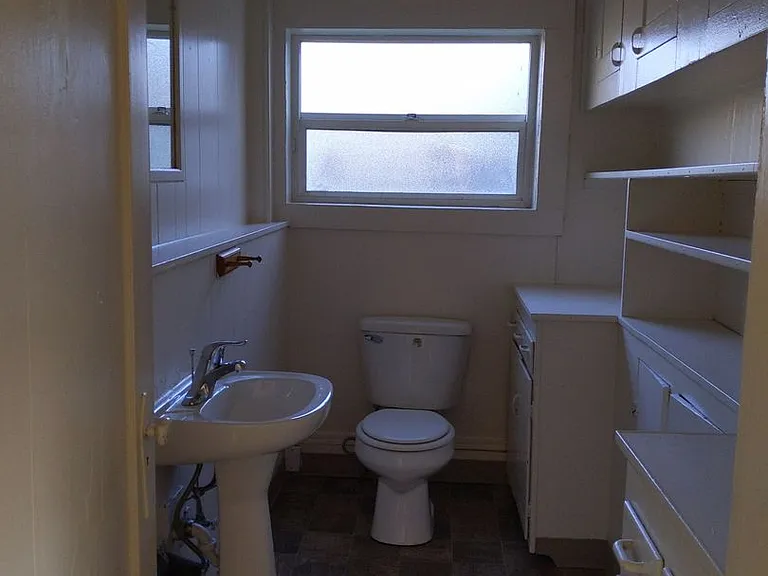 330 Howard Ave — Photo 32
