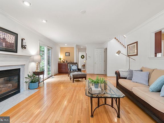 5th image of 600 Brownstone Dr