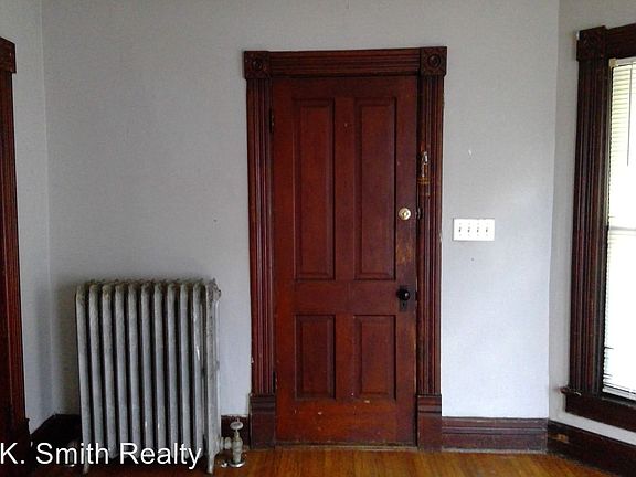 4th image of 456 1/2 N Chatham St