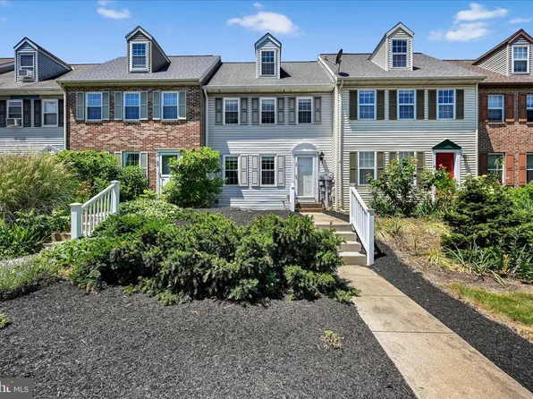 48 Pennwick Dr, Lititz, PA 17543