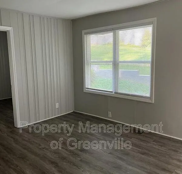 326 Loop St #G — Photo 7