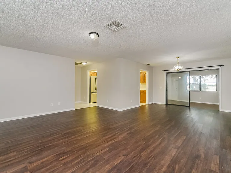 104 Daisy Dr SE — Photo 5