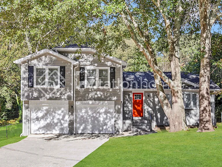 3049 Larkspur Cir — Photo 1