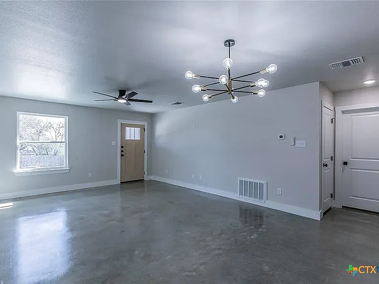 3 bed, 1364 sqft, $1,860 — Photo 2