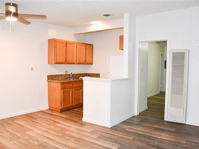 1637 W Malvern Ave #1637 — Photo 2