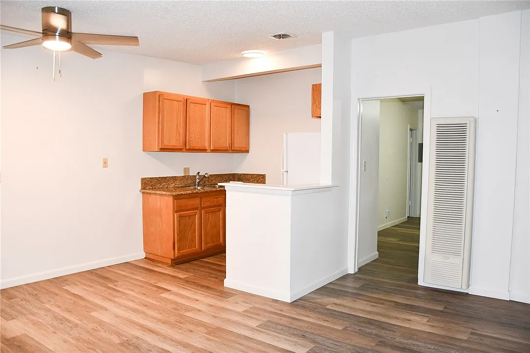 Building Photo - 1637 W Malvern Ave #1637