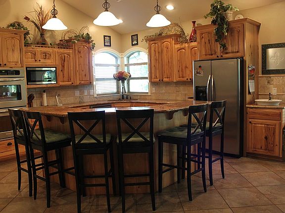 Kitchen w/bar