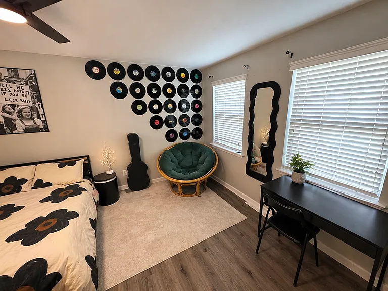 1115 Missionwood Ln — Photo 8