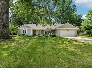 30207 Winsor Dr, Bay Village, OH 44140