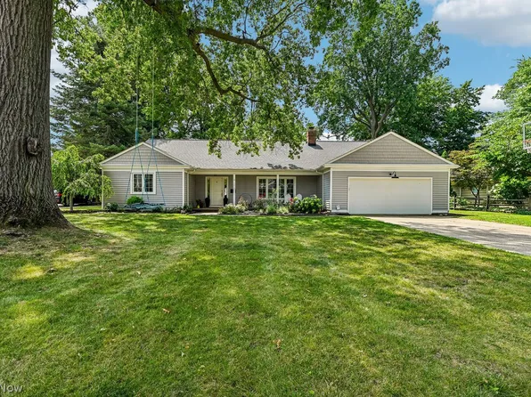 30207 Winsor Dr, Bay Village, OH 44140