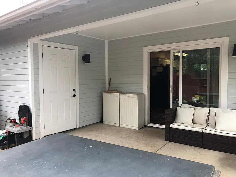 323 S Arboleda Rd — Photo 17