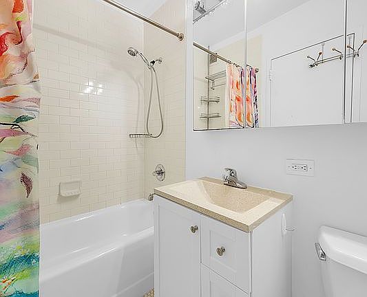 5th image of 99 John St APT 1507