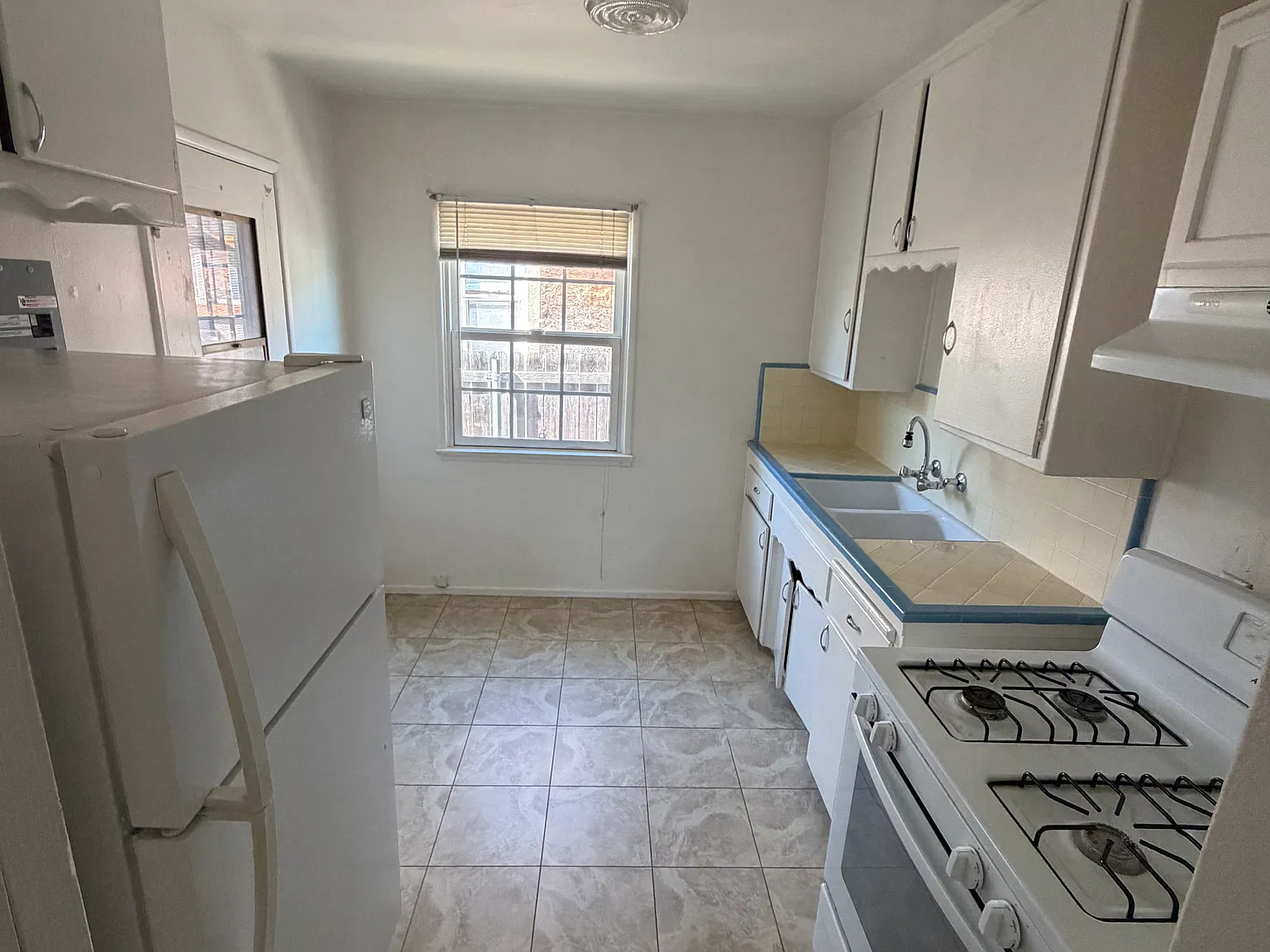 423 W I St — Photo 4