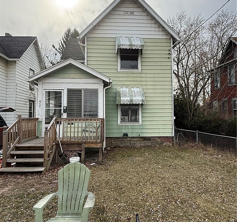1st image of 957 Oak St