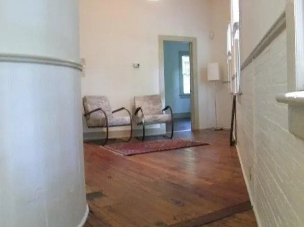 16 E 42nd St, Savannah, GA 31401